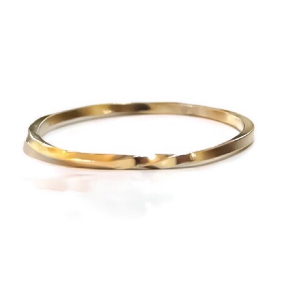 14K Yellow Gold Filled Möbius Twisted Band Ring - Picture 3 of 8